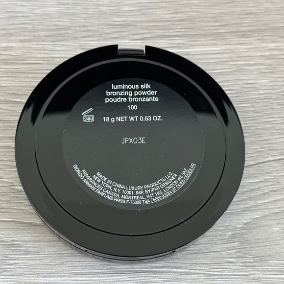 Armani Beauty  Luminous Silk Creamy Bronzing Powder - Color: 100 sunkissed sand - Picture 5 of 5